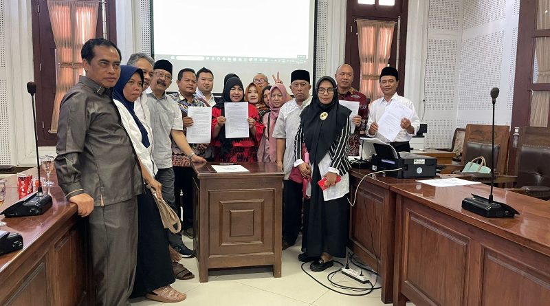 Pertemuan Pemerintah dengan Perwakilan Pedagang yang difasilitasi Komisi B DPRD Kota Malang. (Foto: Ist/reportasemalang)