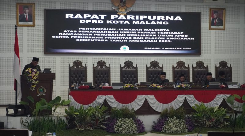 Rapat Paripurna Penyampaian Jawaban Wali Kota Malang Atas Pandangan Umum Fraksi Terhadap Rencangan Perubahan KUA dan PPAS 2023. (Foto: Ist/politikamalang)