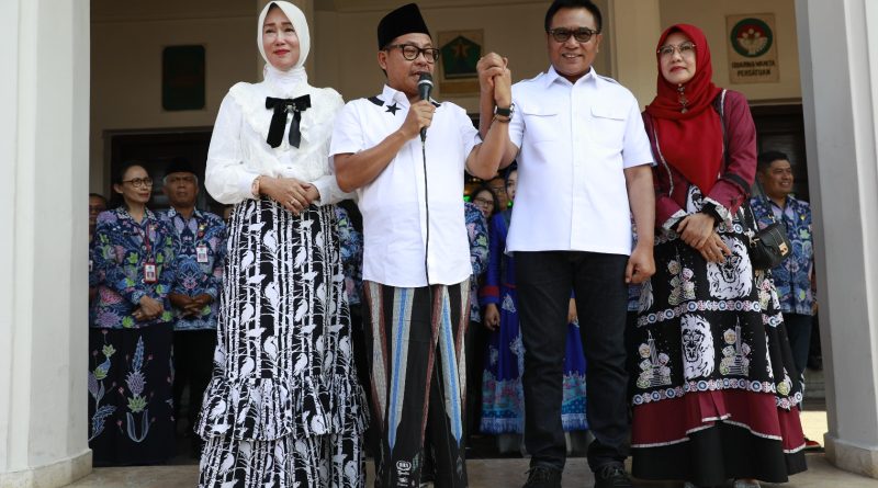 Wali Kota dan Wakil Wali Kota Malang berpamitan kepada para ASN. (Foto:Ist/politikamalang)