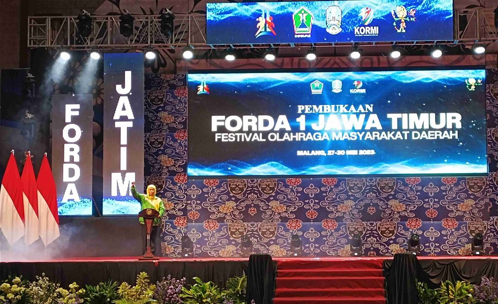 Gubernur Jawa Timur memberikan sambutan pada Forda 1 Jatim. (Foto: Agus N /politikamalang)