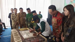 Walikota Malang, Drs. Sutiaji meresmikan Klinik Syifa Husada Unggul. (Foto: Agus N/politikamalang)