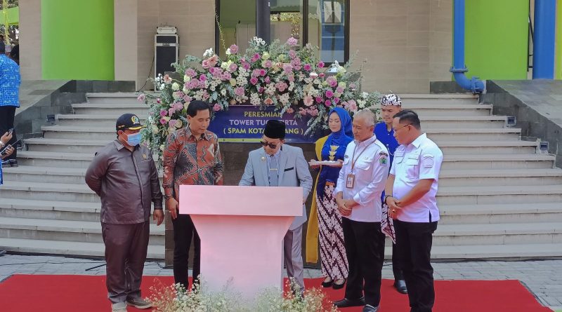 Wali Kota Malang resmikan SPAM Tower Tugu Tirta. (Foto: Agus N/politikamalang)