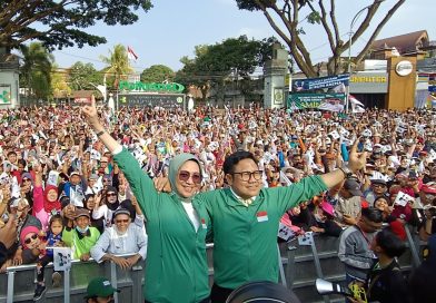 Muhaimin Iskandar bersama istri disambut ratusan ribu pendukung AMIN di Malang. (Foto: Agus N/politikamalang)