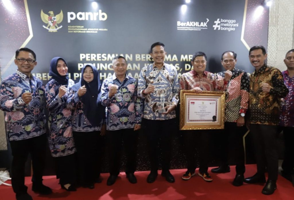 Pemkot Malang Raih Penghargaan Pelayanan Publik 2023. (Foto: Ist/politikamalang)