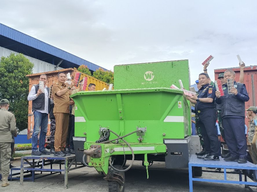 Berikan Efek Jera, Bea Cukai dan dan Pemkot Malang Musnahkan Jutaan Rokok Ilegal