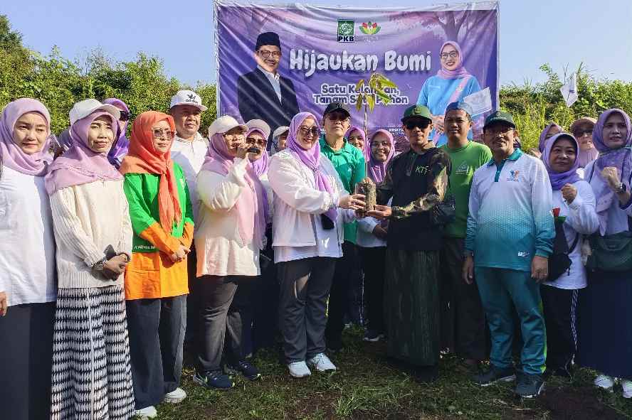 Fatayat NU Kabupaten Malang Gandeng Perempuan Bangsa Gelar Aksi Tanaman Pohon 'Satu Kelahiran, Tanam Satu Pohon'