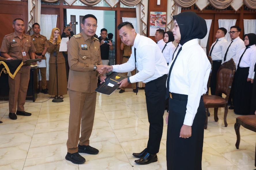 Wali Kota Malang Serahkan 50 SK CPNS, Tekankan Etika Birokrasi